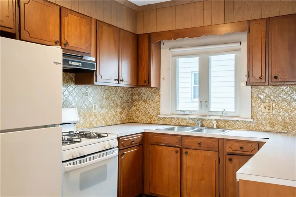 15 17 Taft Avenue Providence RI 02906