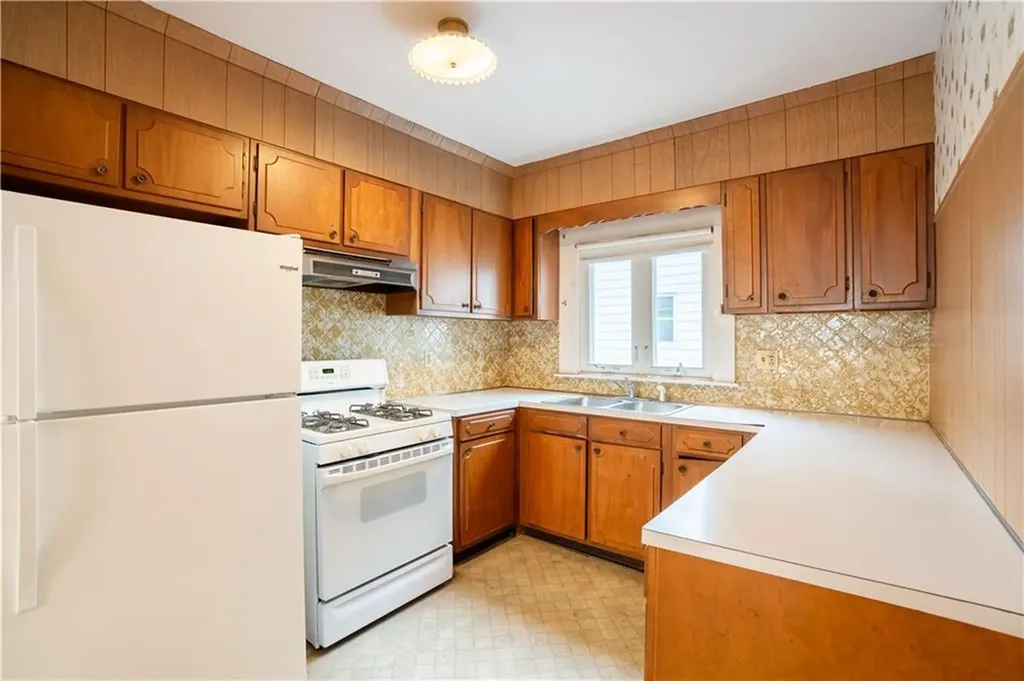 15 17 Taft Avenue Providence RI 02906