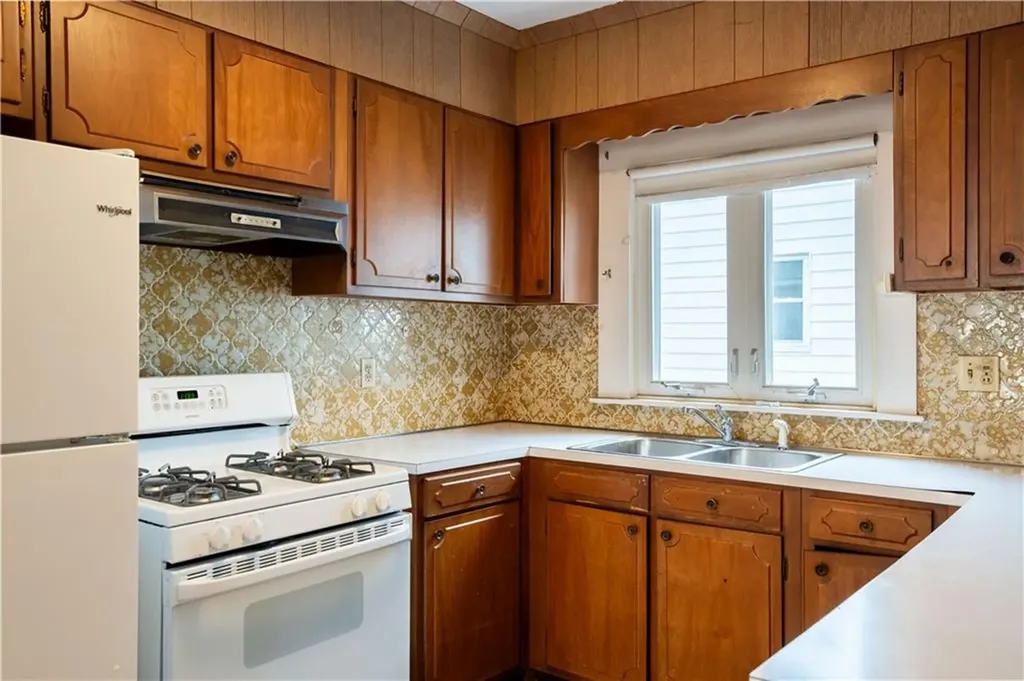 15 17 Taft Avenue Providence RI 02906