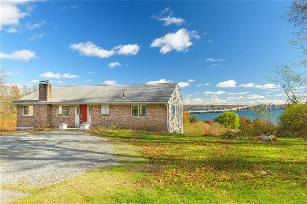 227 Fleetwood Drive North Kingstown RI 02874