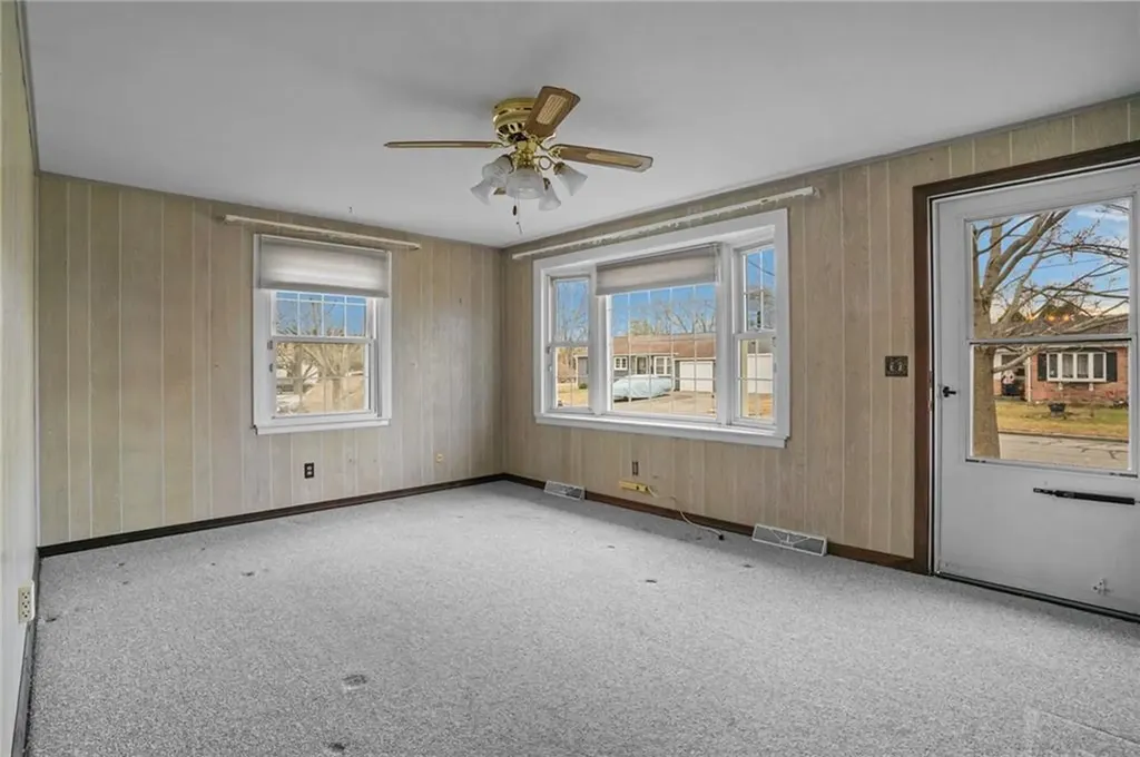 142 Stoneham Drive Woonsocket RI 02895