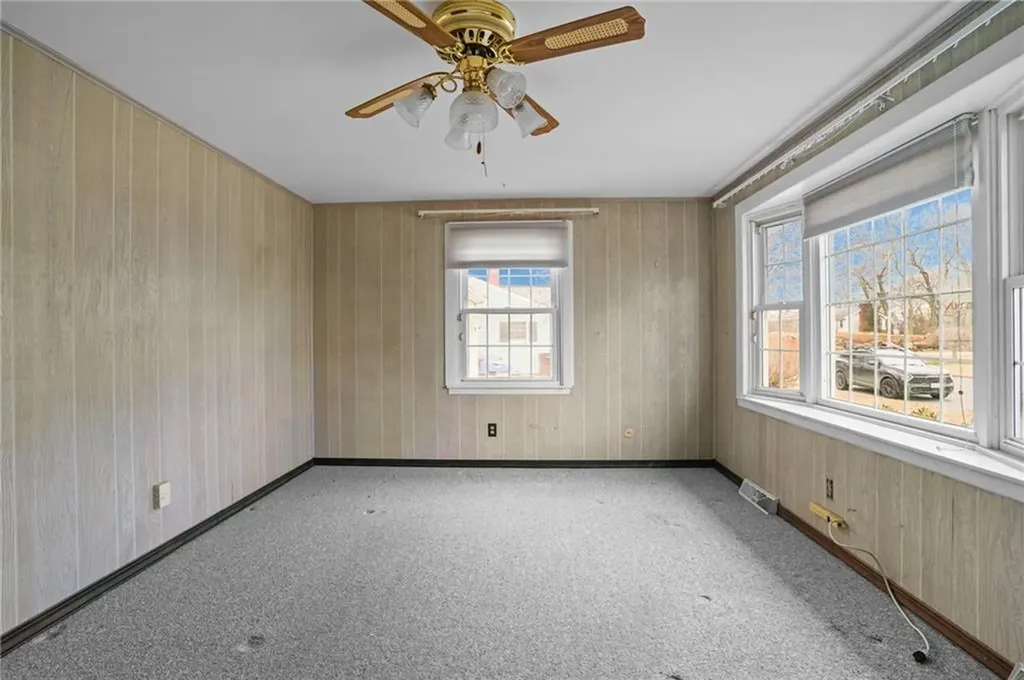 142 Stoneham Drive Woonsocket RI 02895