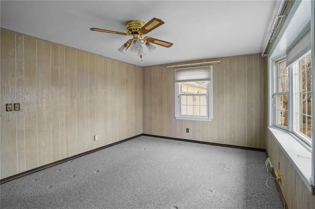142 Stoneham Drive Woonsocket RI 02895