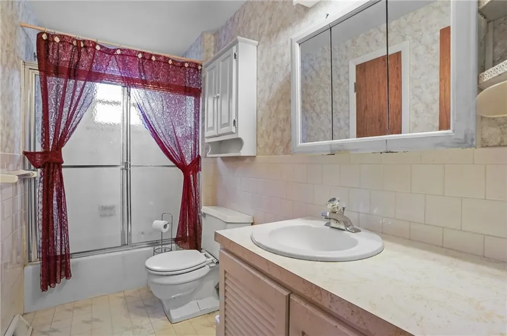 142 Stoneham Drive Woonsocket RI 02895