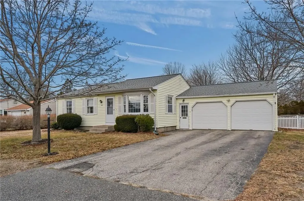 142 Stoneham Drive Woonsocket RI 02895