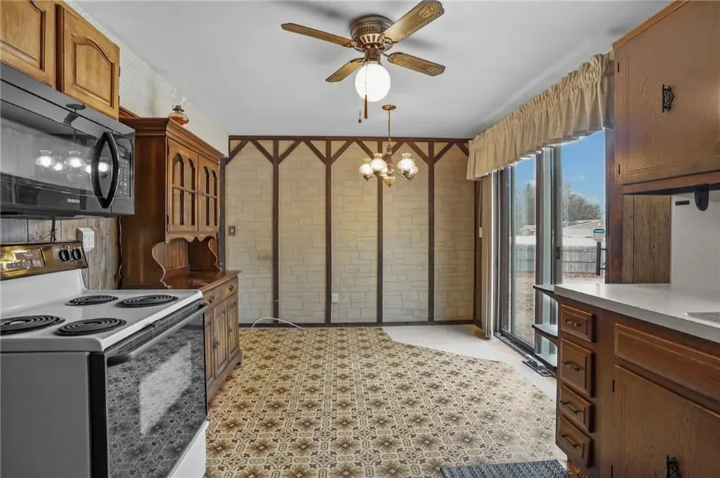 142 Stoneham Drive Woonsocket RI 02895