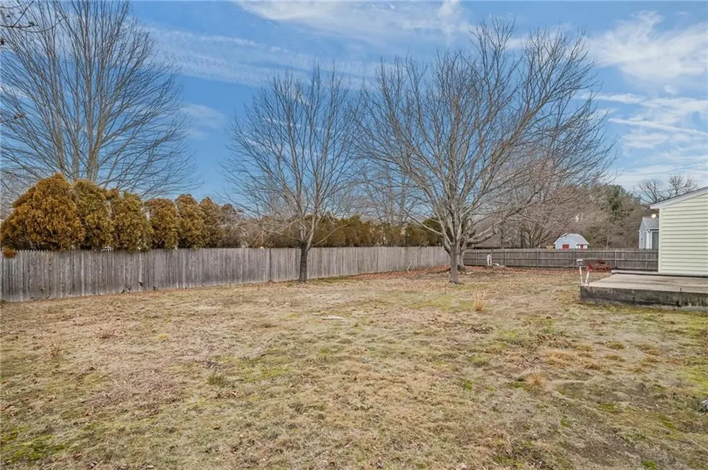 142 Stoneham Drive Woonsocket RI 02895