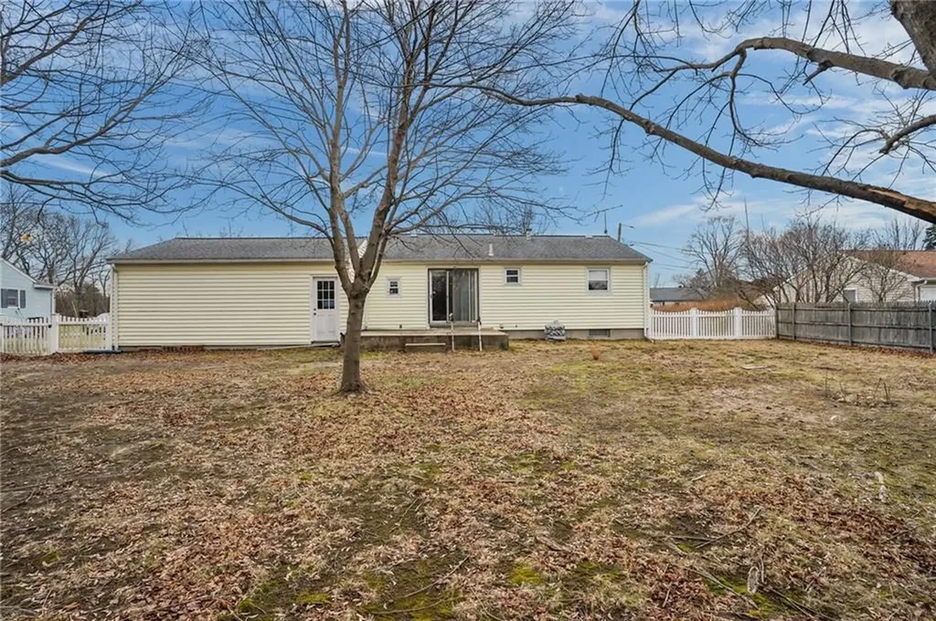 142 Stoneham Drive Woonsocket RI 02895