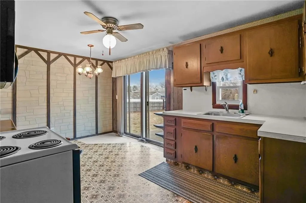 142 Stoneham Drive Woonsocket RI 02895