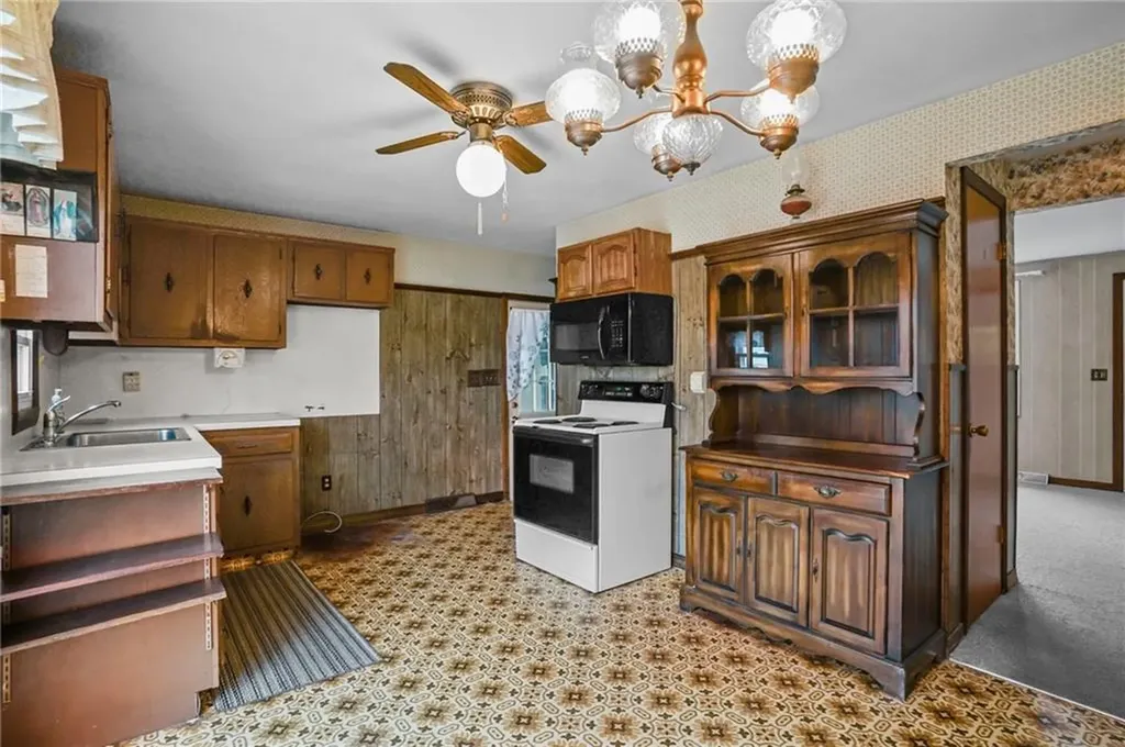 142 Stoneham Drive Woonsocket RI 02895