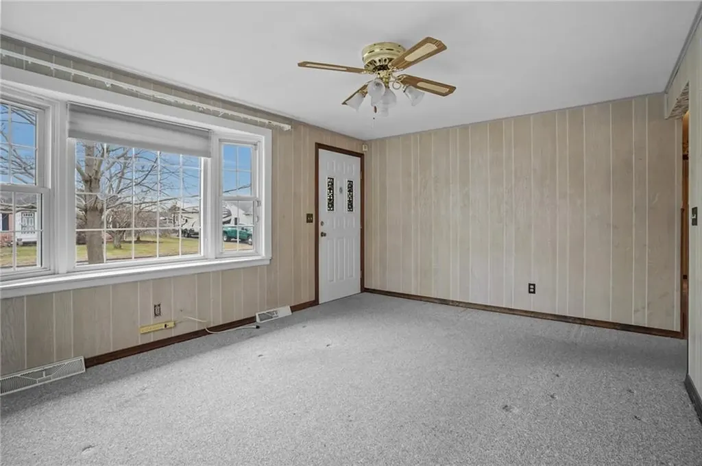 142 Stoneham Drive Woonsocket RI 02895