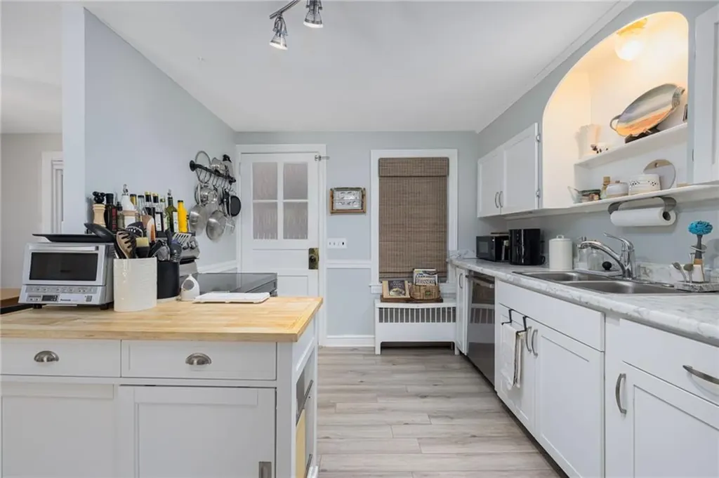 7 Bay Avenue Barrington RI 02806