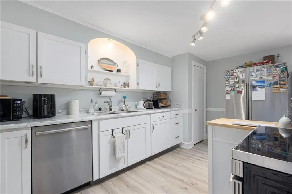 7 Bay Avenue Barrington RI 02806