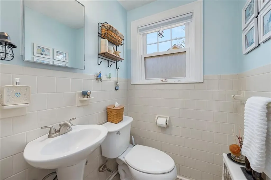 7 Bay Avenue Barrington RI 02806
