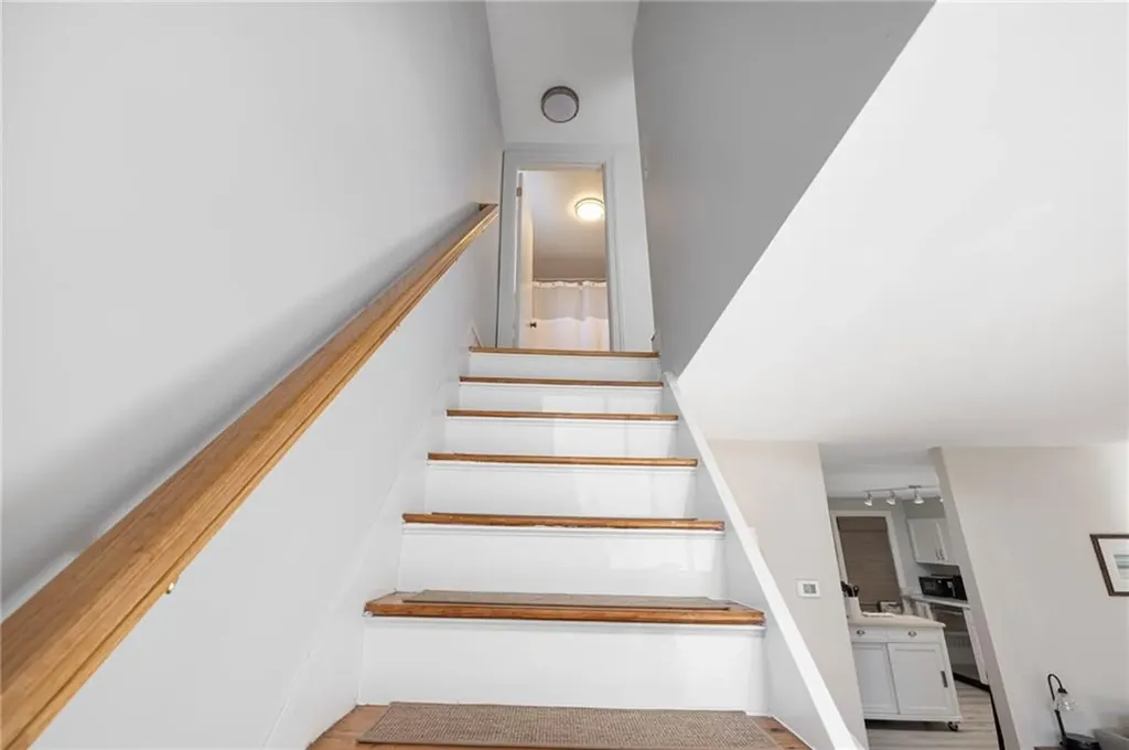 7 Bay Avenue Barrington RI 02806