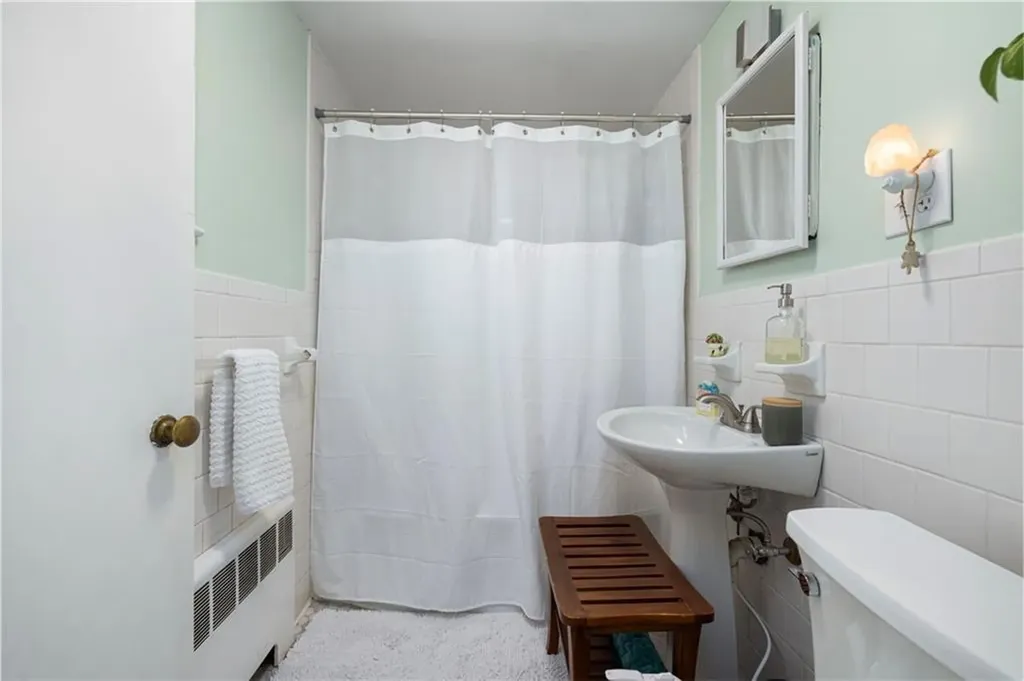 7 Bay Avenue Barrington RI 02806