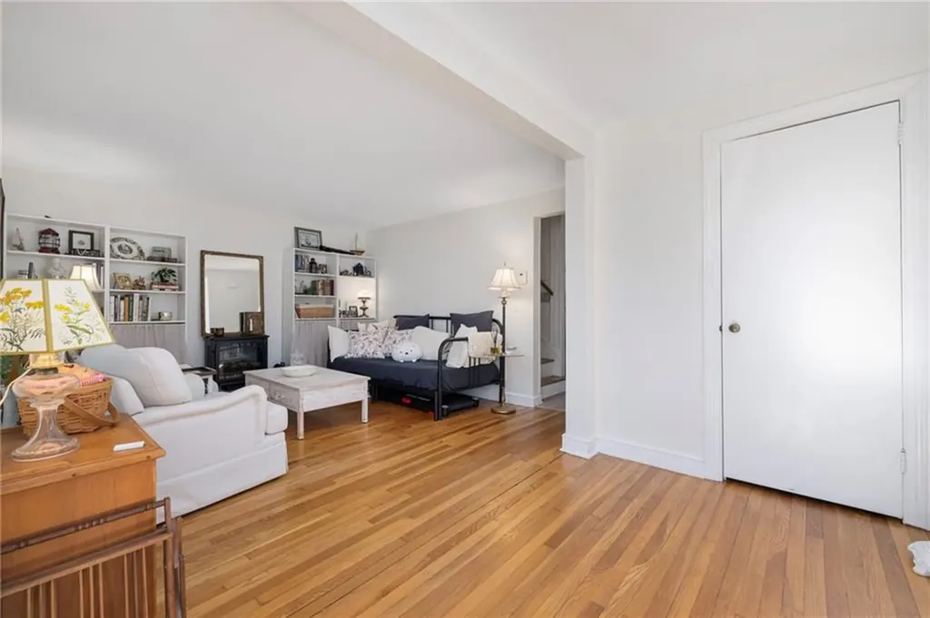 7 Bay Avenue Barrington RI 02806