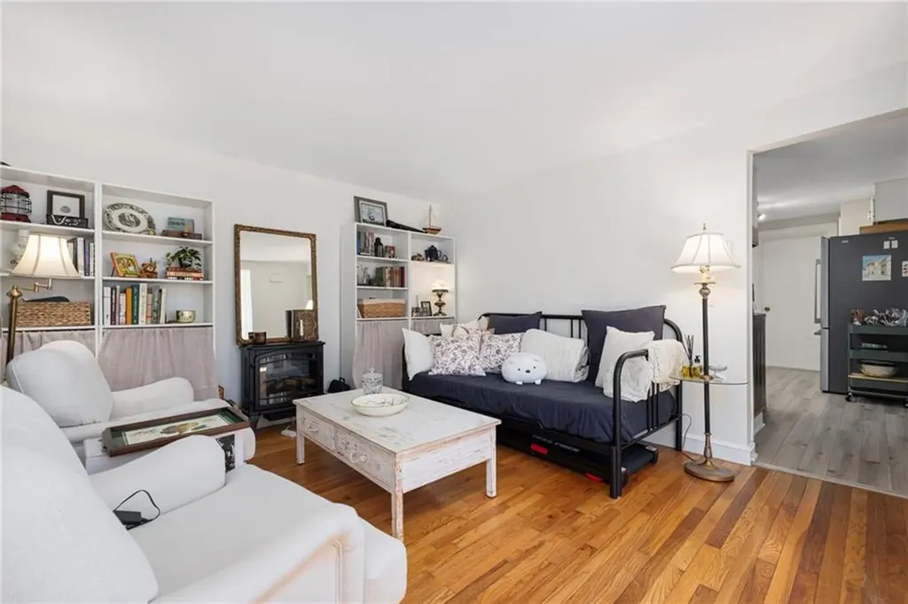 7 Bay Avenue Barrington RI 02806