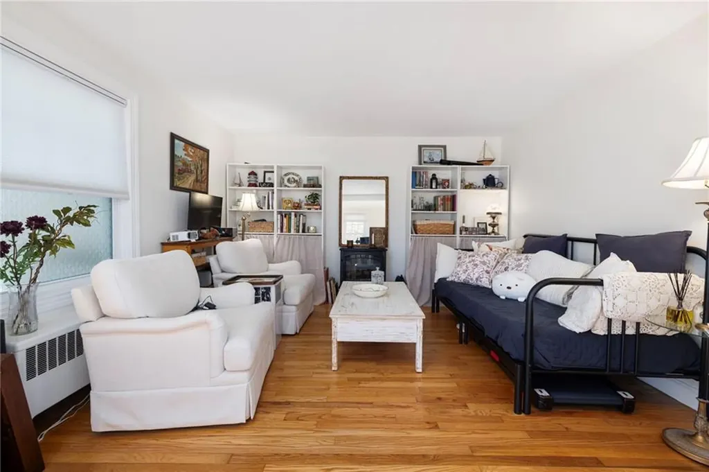 7 Bay Avenue Barrington RI 02806
