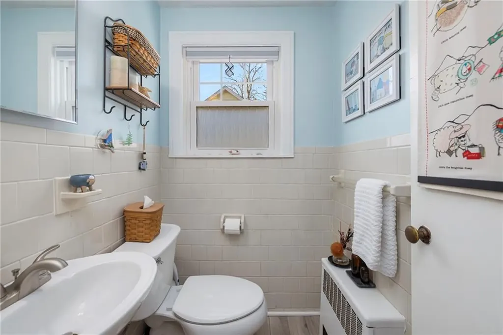 7 Bay Avenue Barrington RI 02806