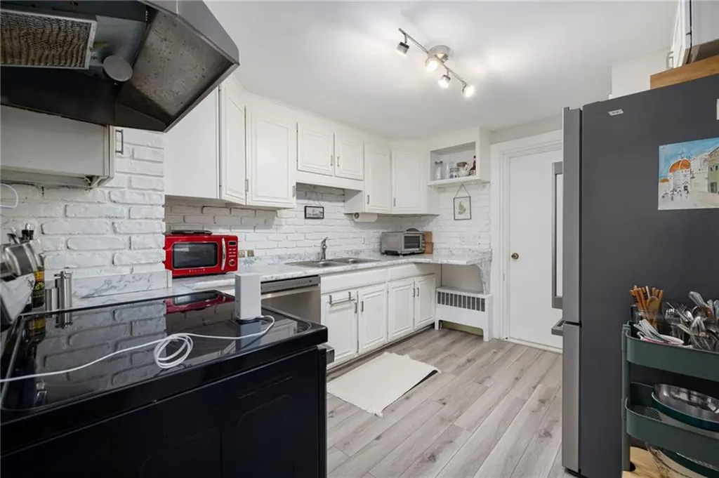 7 Bay Avenue Barrington RI 02806