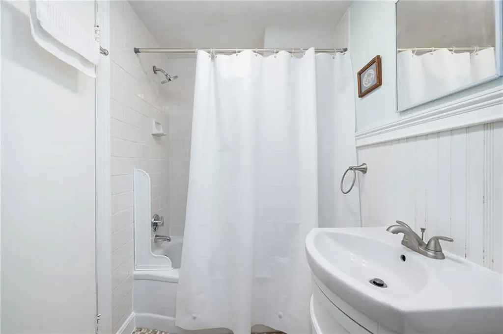 7 Bay Avenue Barrington RI 02806