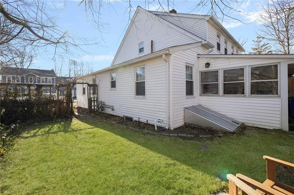 7 Bay Avenue Barrington RI 02806