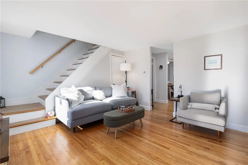 7 Bay Avenue Barrington RI 02806