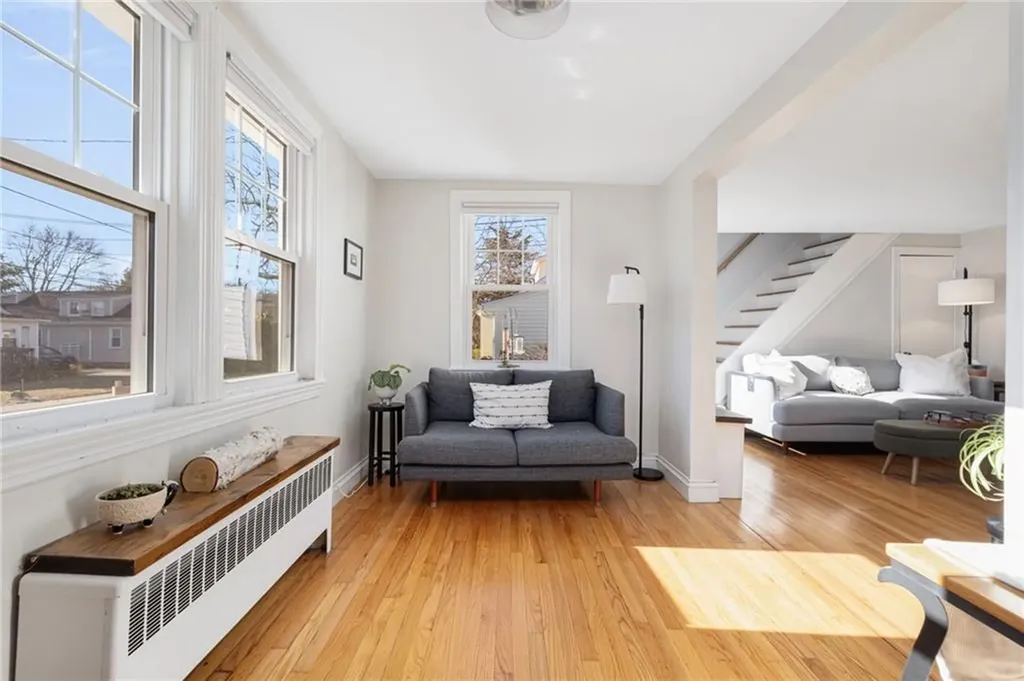 7 Bay Avenue Barrington RI 02806