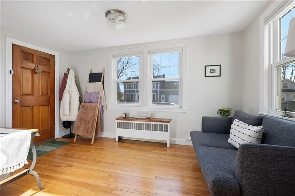 7 Bay Avenue Barrington RI 02806