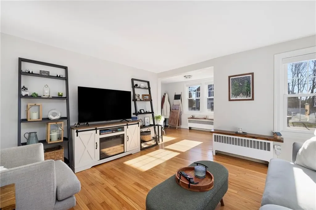 7 Bay Avenue Barrington RI 02806