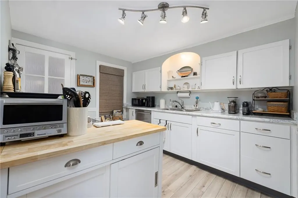7 Bay Avenue Barrington RI 02806