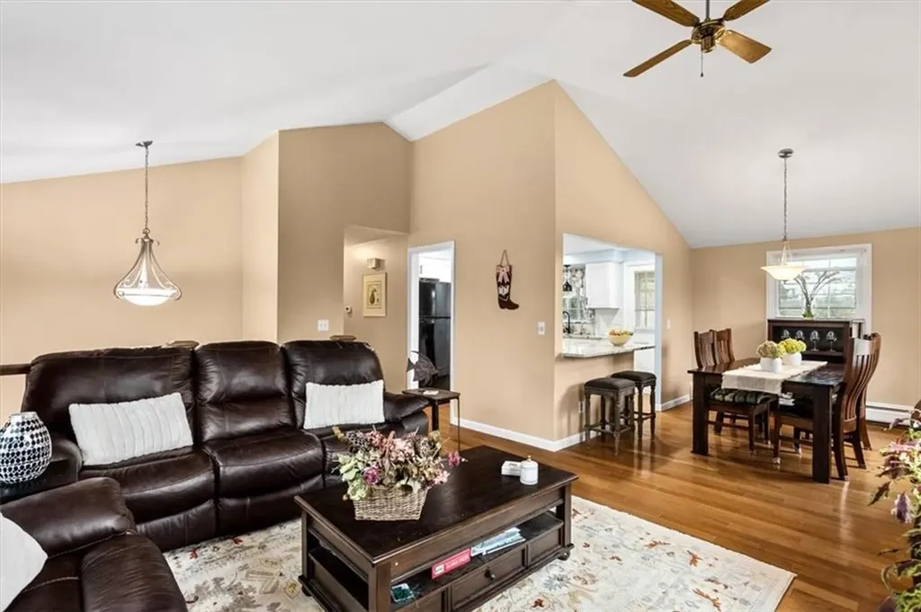 328 New London Avenue West Warwick RI 02893