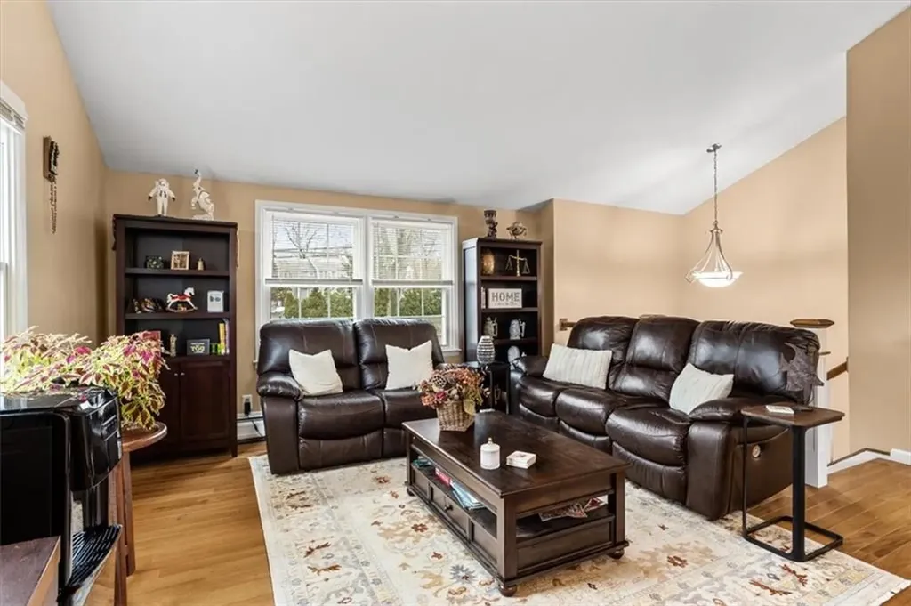 328 New London Avenue West Warwick RI 02893