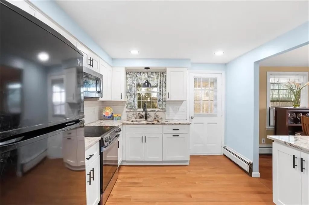 328 New London Avenue West Warwick RI 02893