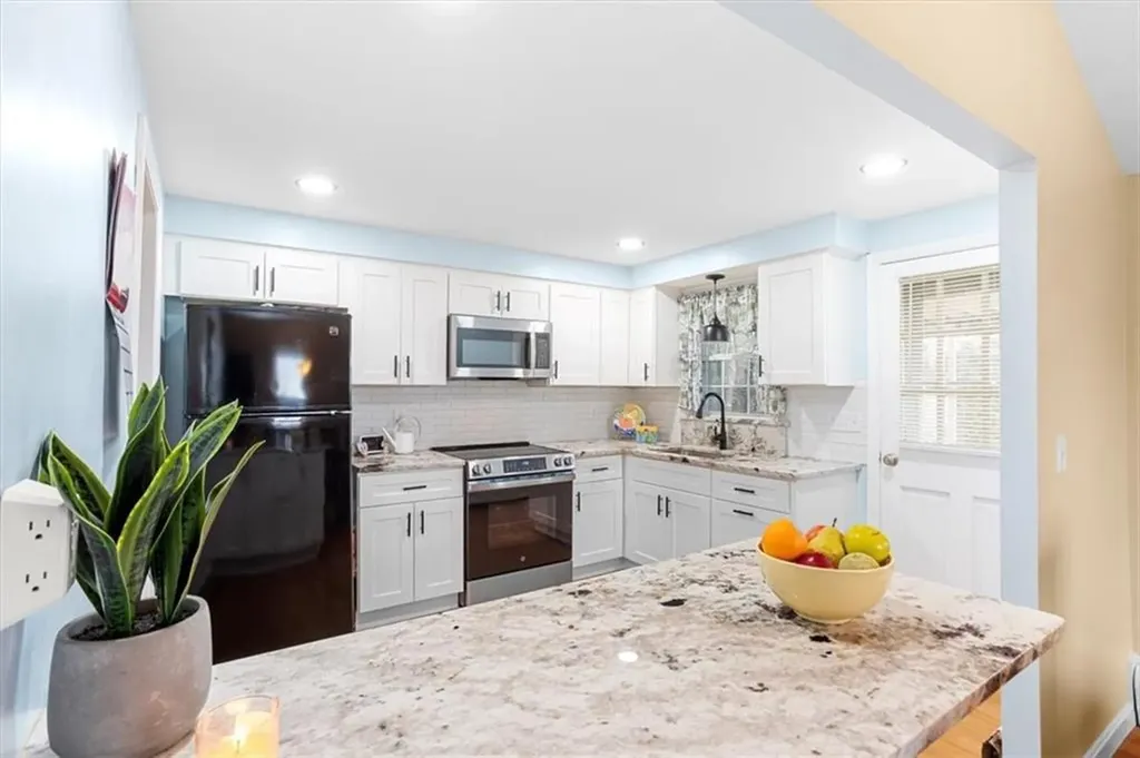 328 New London Avenue West Warwick RI 02893