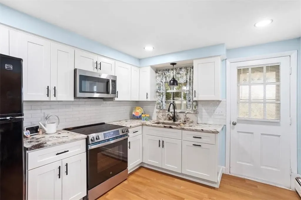 328 New London Avenue West Warwick RI 02893