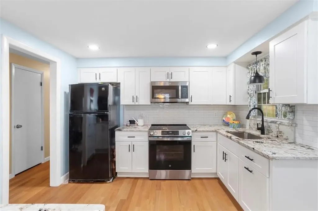 328 New London Avenue West Warwick RI 02893