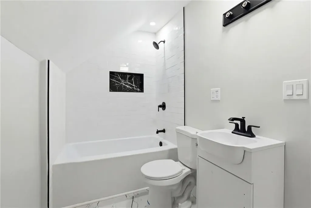 72 Stowe Avenue East Providence RI 02915