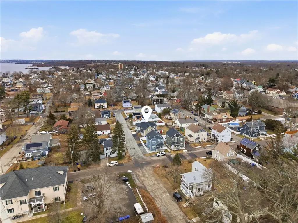 72 Stowe Avenue East Providence RI 02915