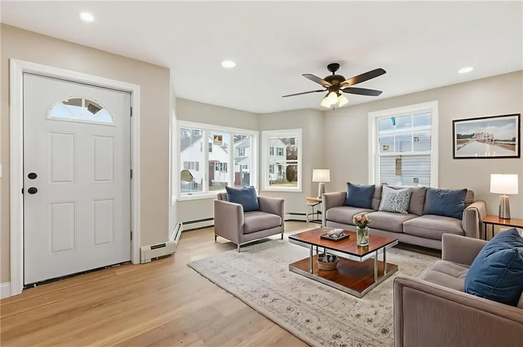 72 Stowe Avenue East Providence RI 02915