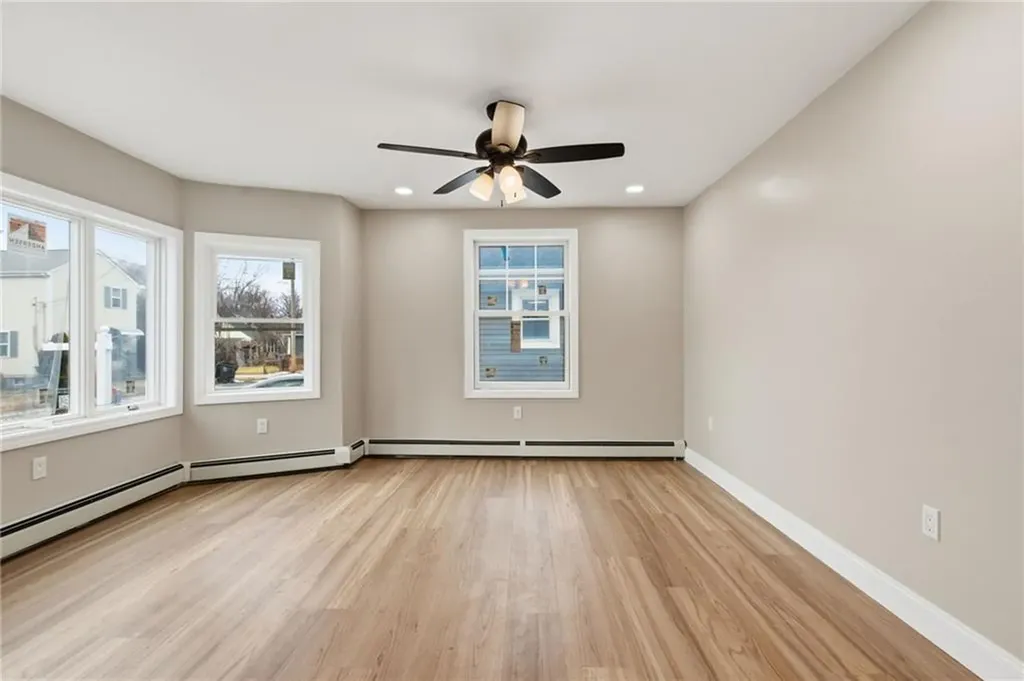 72 Stowe Avenue East Providence RI 02915