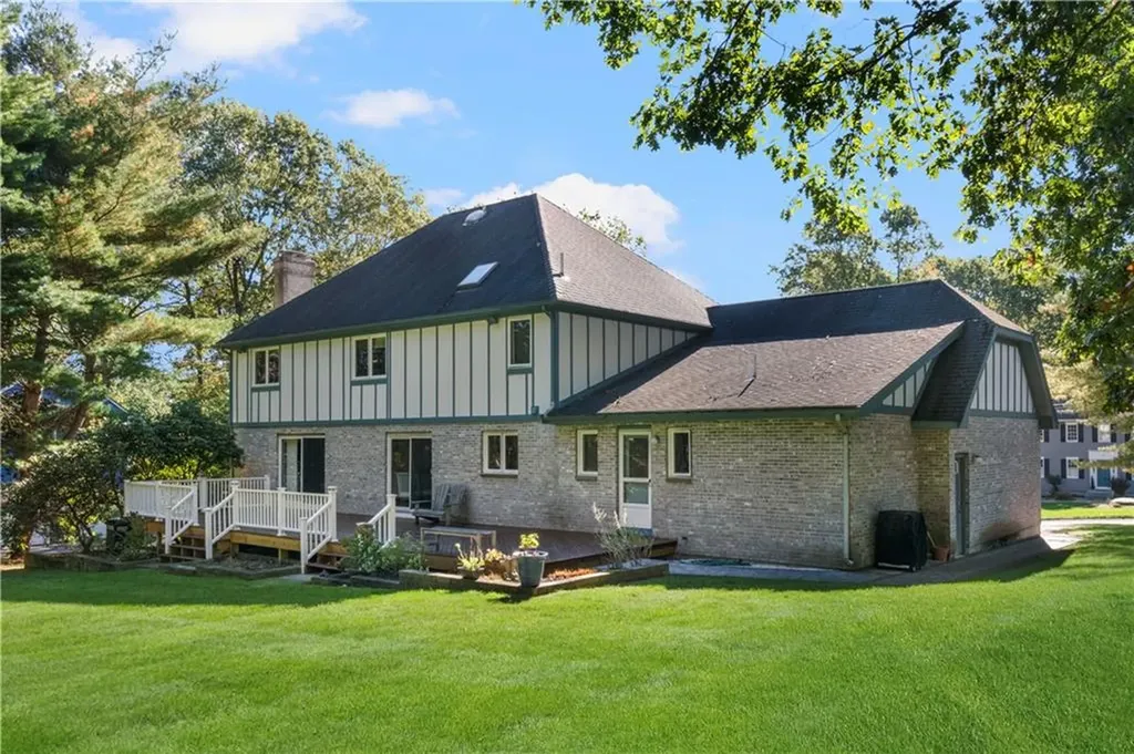 20 Buckboard Drive Cumberland RI 02864