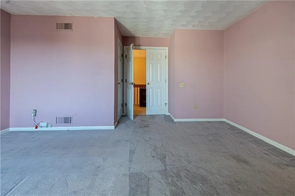 87 Nipmuc Trail North Providence RI 02904