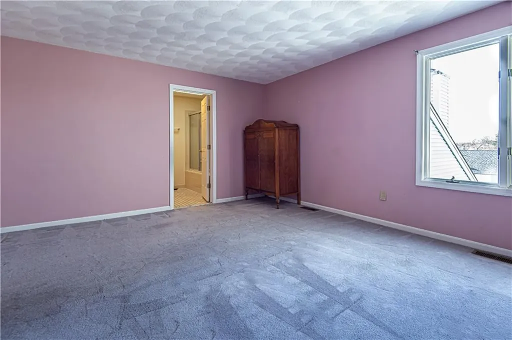 87 Nipmuc Trail North Providence RI 02904