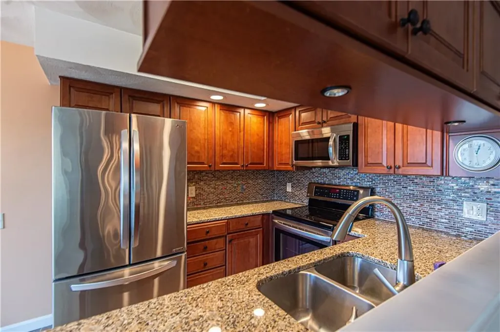 87 Nipmuc Trail North Providence RI 02904