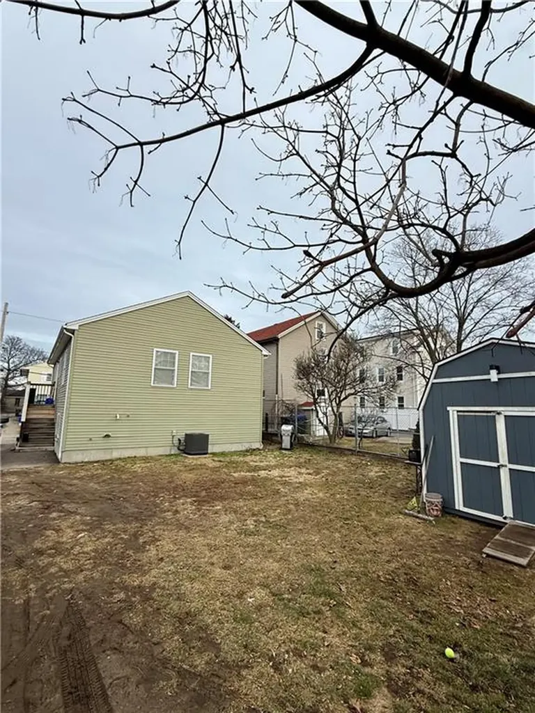 108 Roosevelt Street Providence RI 02909