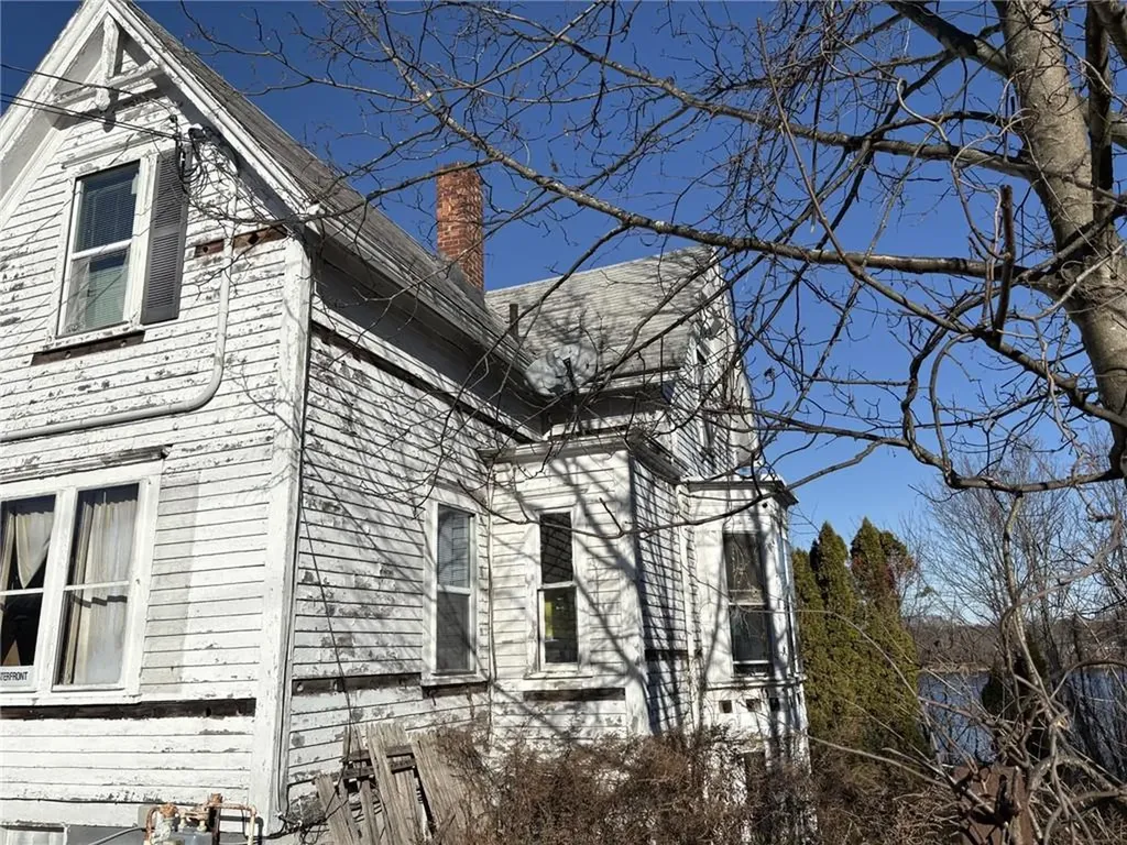 351 County Road Barrington RI 02806