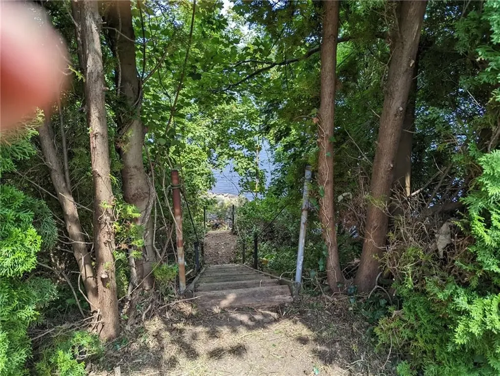 351 County Road Barrington RI 02806