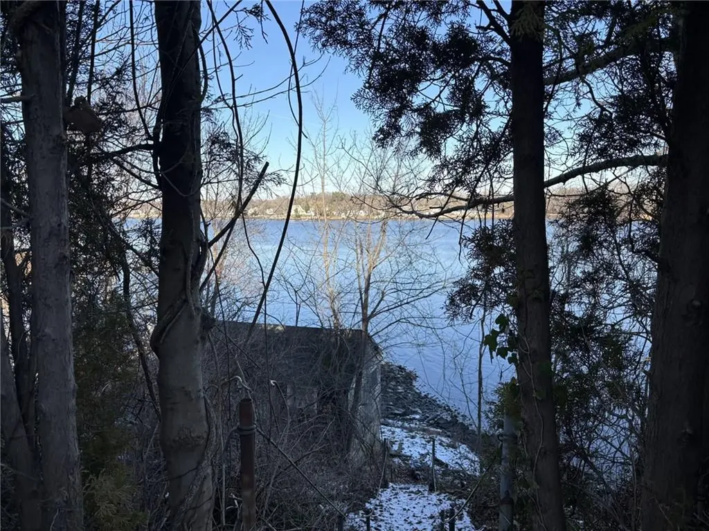 351 County Road Barrington RI 02806